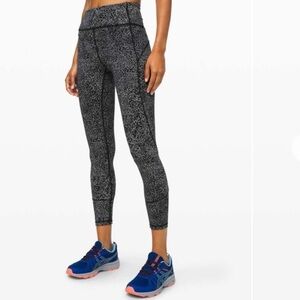 Women’s Lululemon In Movement Tight 25" *Everlux Polar Shift Ice Grey Black Sz 4